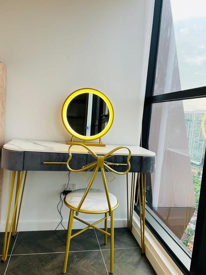 קואלה לומפור Scarletz Suites Klcc By Gc Luxury Suites מראה חיצוני תמונה